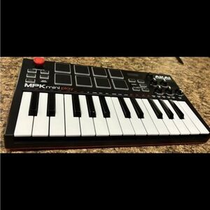 Akai MPK Mini Keyboard 25 Key Plug And Play